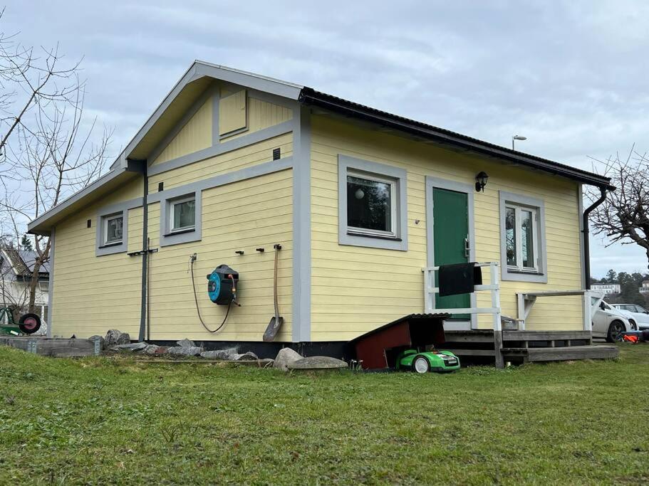 Small Seaside Cottage Saltsjobaden Exterior photo